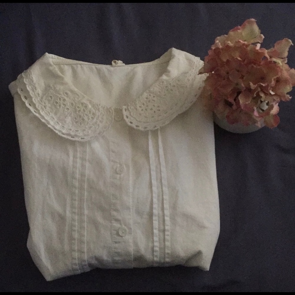 Peter Pan collar blouse size small